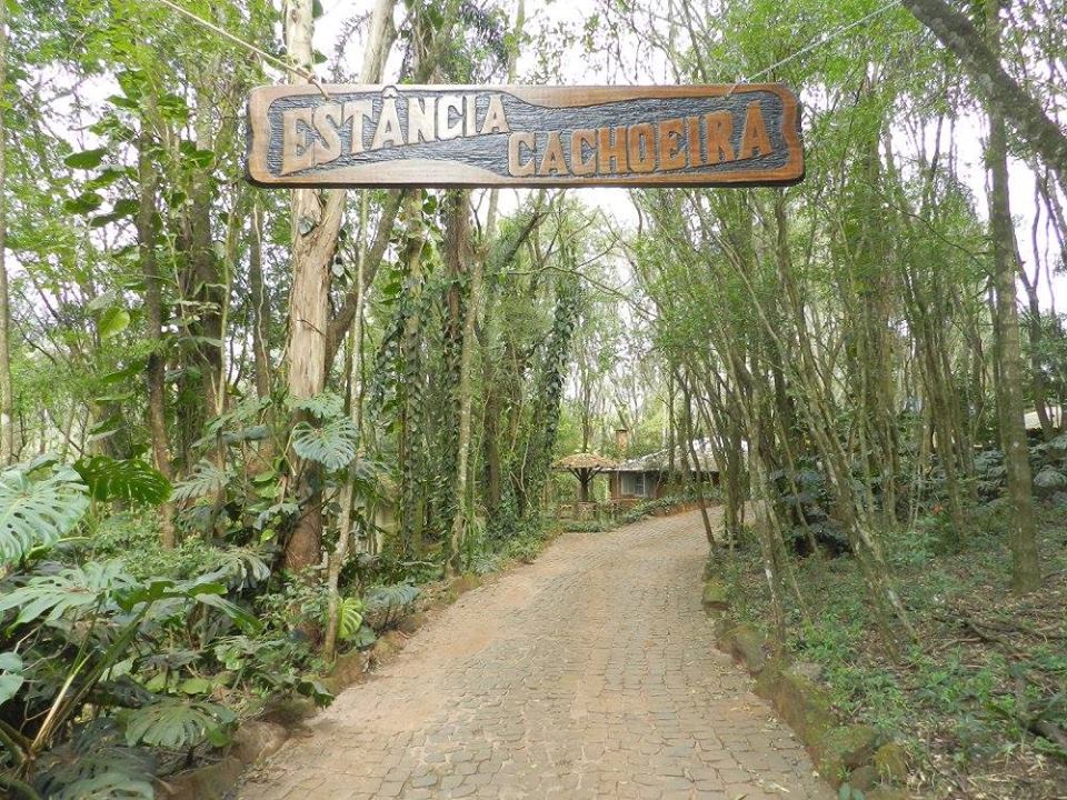 Pousadas Rurais: Estância Cachoeira em Tamarana 