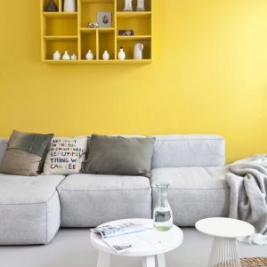 Ter uma parede amarela pode ajudar a tirar a energia negativa de sua casa