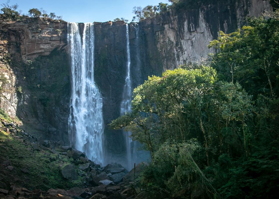 Salto do Apucaraninha é opção de turismo de aventura em Londrina e Norte do Paraná