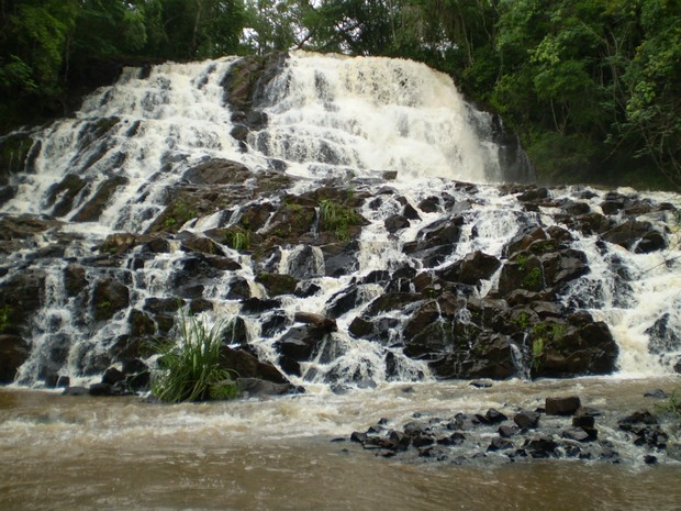 Cachoeiras em Faxinal são opção turismo de aventura no Norte do Paraná
