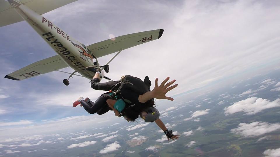 Fly Paraquedismo é opção de turismo de aventura em Londrina e Norte do Paraná