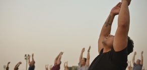 Aulas de Hatha Yoga acontecem na Vila Triolé Cultural